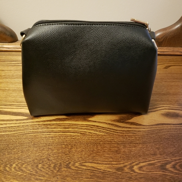 Premium Faux Leather Tote w/ Ring Medallion- Black - Picture 8 of 9